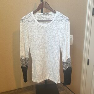 Women’s BKE white burnout long sleeve top size small